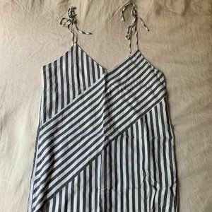 Great striped, mini, summer dress, white/grey w/tie straps. Size Medium.
